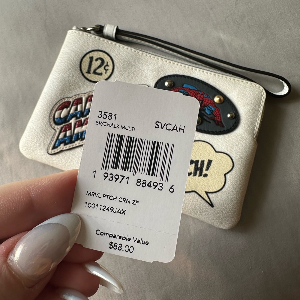 Coach Marvel Wristlet - Picture 5 of 5